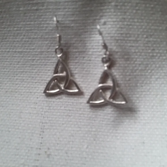 Celtic Triangle Sterling Silver hook loop earrings - Picture 1 of 2